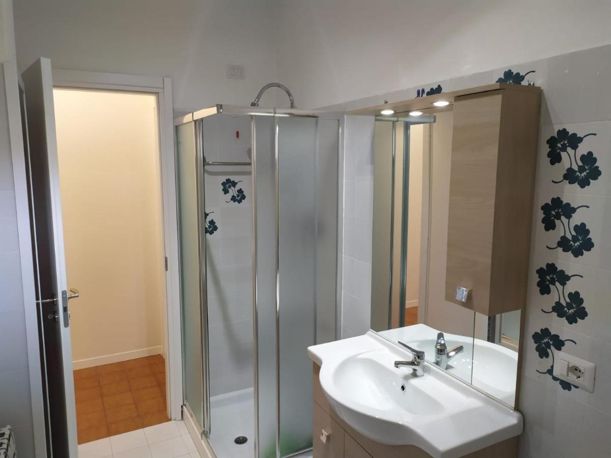 Beach House, 300 M Dal Mare, Marina Di Massa Kültér fotó