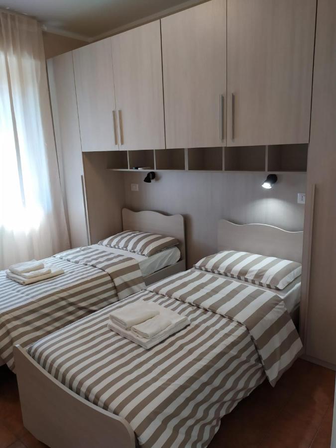 Beach House, 300 M Dal Mare, Marina Di Massa Kültér fotó