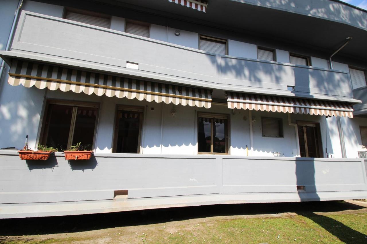 Beach House, 300 M Dal Mare, Marina Di Massa Kültér fotó